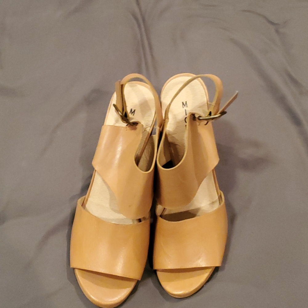 Women's shoes size 9 wore 1 time